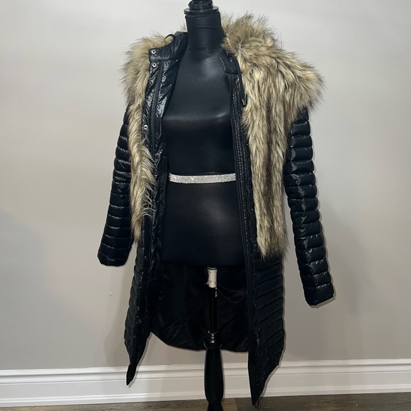 SNOWMAN NY Dual Puffer Jacket and Vest Size US Small
Purchase Price $750 + HST - Picture 1 of 3